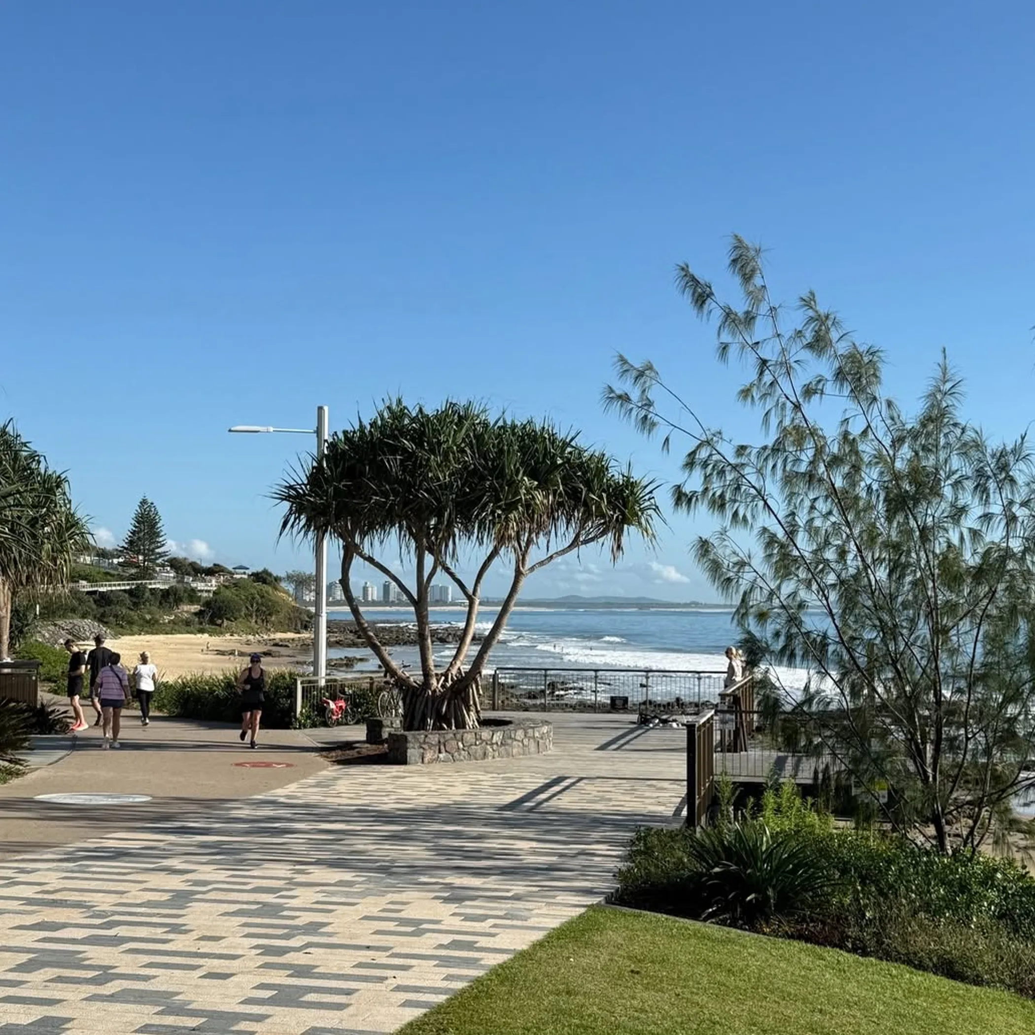 queensland coastal walkway and beach